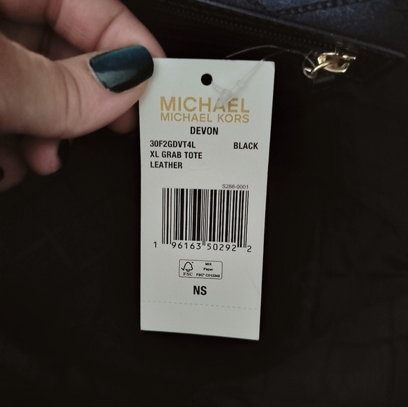 Michael Kors Devon Extra-Large Studded Pebbled Leather Tote Bag Black Purse $558 - Picture 5 of 16